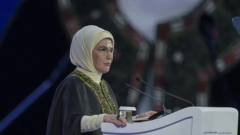 Emine Erdoğan Dubai Kadınlar Forumu'nda konuşma yaptı