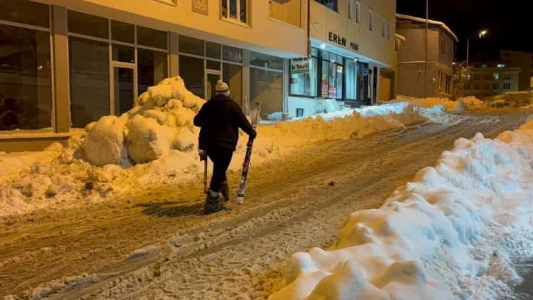 Bayburt'ta kayak yapan nalburun ilginç hikayesi