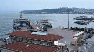 Güney Marmara'da feribot seferleri fırtına nedeniyle iptal edildi