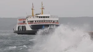 Gökçeada ve Bozcaada feribot seferleri iptal edildi