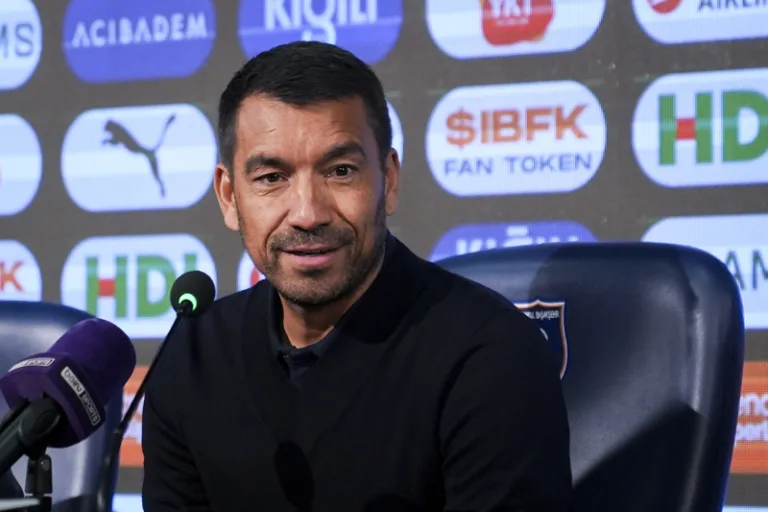 van Bronckhorst, Masuaku'yu farklı yerde deneyecek