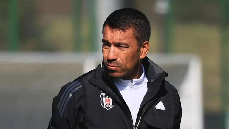 Beşiktaş, Giovanni van Bronckhorst'a 2 maçlık kredi verdi