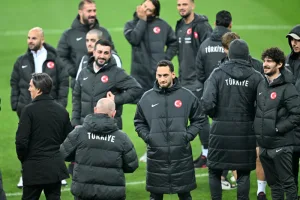 Hakan Çalhanoğlu Karadağ maçında oynayamayacak