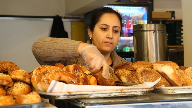 Hatay'da simit fırınında cep telefonunu çaldı