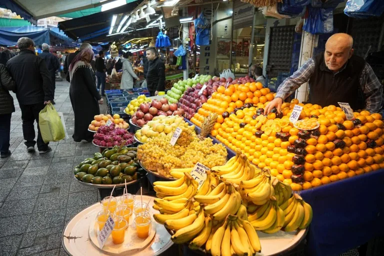 Mandalina ve portakal fiyatları düştü, tezgahlarda bolluk yaşanıyor