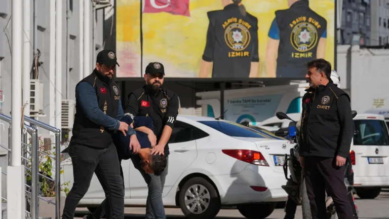 İzmir'de polise saldıran 6 kişi tutuklandı