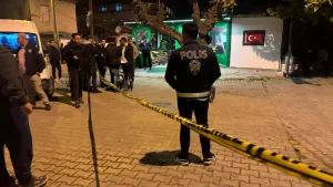 İzmir'de devriye ekibine silahlı saldırı: 3 polis yaralı