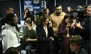 Kamala Harris, destekçilerine seçimlerin önemini vurguladı