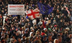 Gürcistan'da muhalefet seçimleri protesto ediyor