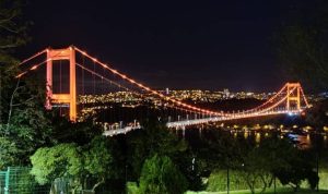 İstanbul köprüleri lösemili çocuklar için turuncu ışıkla aydınlatıldı