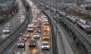 İstanbul'da öğrencilerle trafik yoğunluğu artıyor