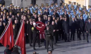 Atatürk'ü anmak için Anıtkabir'de toplandılar