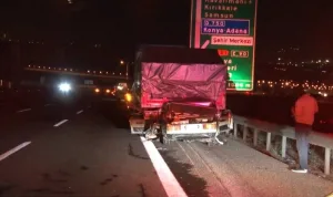 Ankara'da emniyet şeridindeki TIR'a çarpan sürücü hayatını kaybetti