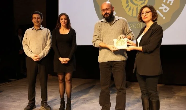 Bornova Şehir Tiyatrosu çifte ödül kazandı