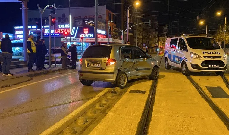 Kocaeli'de iki araç birbirine çarptı: bir kişi yaralandı