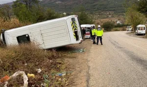 Osmaniye'de öğrenci servisi takla attı, 2 kişi yaralandı