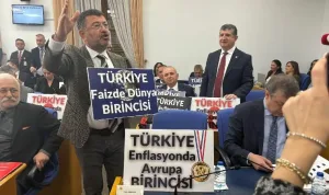 Hazine ve Maliye Bakanı Şimşek'e bütçe görüşmelerinde protesto