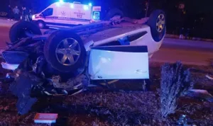 Amasya'da lastiği patlayan otomobil takla attı