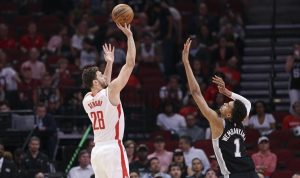 Houston Rockets, San Antonio Spurs'u 27 sayıyla geçti