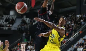 Devon Hall sol elinden sakatlandı, ameliyat olacak