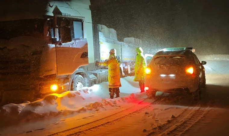 Tunceli'de kar nedeniyle 202 köy yolu kapandı, 10 kişi kurtarıldı