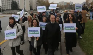 DEM Parti heyeti İçişleri Bakanlığı önünde kayyumları protesto etti