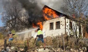 Sivas'ta yangında yaşlı kadın yaralandı