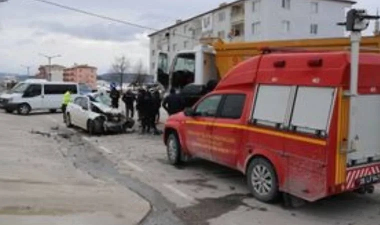 Beylikdüzü'nde araçta çıkan yangın kontrol altına alındı