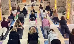 Kilisede yoga seansına tepki yükseliyor