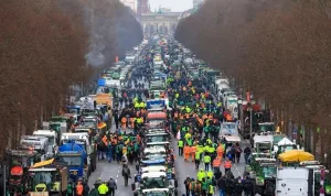 Çiftçiler AB önünde MERCOSUR anlaşmasını protesto etti