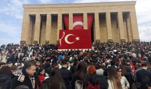 Anıtkabir'de Atatürk için saygı duruşu yapıldı