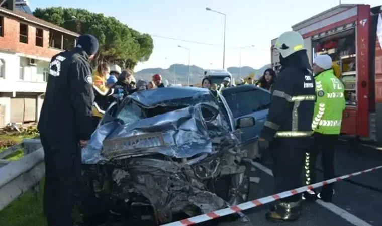 otomobil kamyona çarptı, 3 kişi hayatını kaybetti