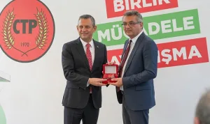 Özgür Özel, CTP lideri Tufan Erhürman ile KKTC'yi kutladı