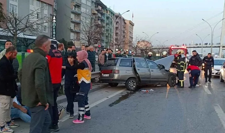 Kocaeli'nde aydınlatma direği yayaların üzerine düştü, 6 yaralı