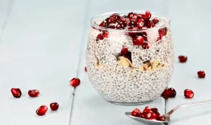 nar ve chai ile sağlıklı chia pudding tarifi