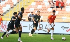 Bandırmaspor, Adanaspor'u 1-0 Mağlup Ederek Liderliğe Yükseldi