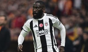 Beşiktaş taraftarları Masuaku'ya tepki gösterdi