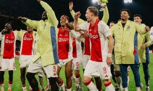 Ajax, PSV'yi derbide 3-2 yenerek serisini bitirdi