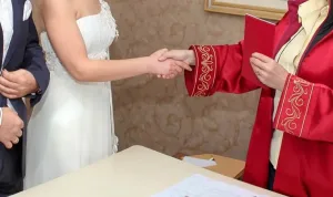 Nikah memuru damadıyla evlendirildiğini 2-3 gün sonra fark etti