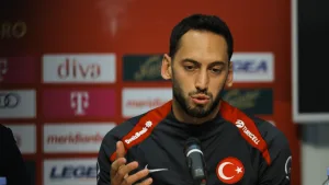 Hakan Çalhanoğlu Karadağ maçında oynayamayacak