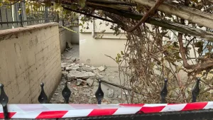 Kartal'da çöken balkon nedeniyle bina mühürlendi