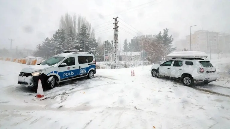 Malatya'da kar nedeniyle mahsur kalan çobandan biri hayatını kaybetti