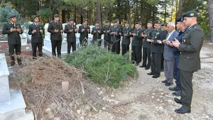 Mehmetçik Dündü Teyze'yi son yolculuğuna uğurladı