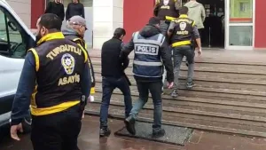 Manisa'da sosyal medyada silah gösteren 5 kişi tutuklandı