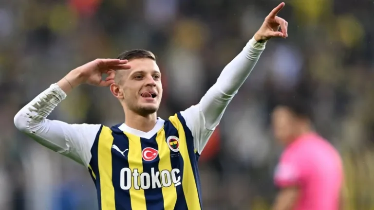 Fenerbahçe Sebastian Szymanski ile yolları ayırıyor