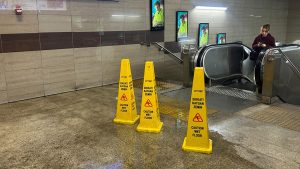 Taksim Meydanı'nda patlayan boru metro istasyonuna su akıttı