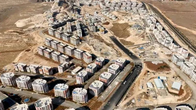 Şanlıurfa'da 1398 konut hak sahiplerine teslim edildi