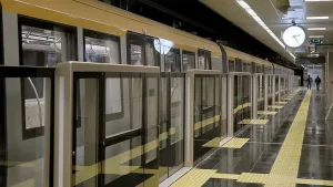 Sürücüsüz metro panik yarattı, 5 durağı geçti