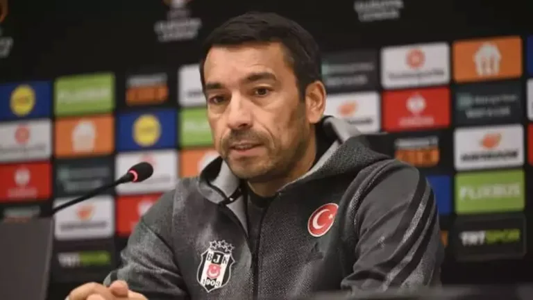 Beşiktaş'ta Van Bronckhorst'tan sıkıntılı açıklama