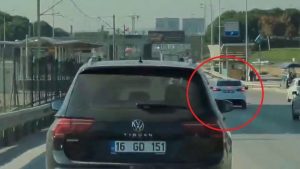 Trafikte direksiyon başında fenalaşan sürücü kaza yaptı